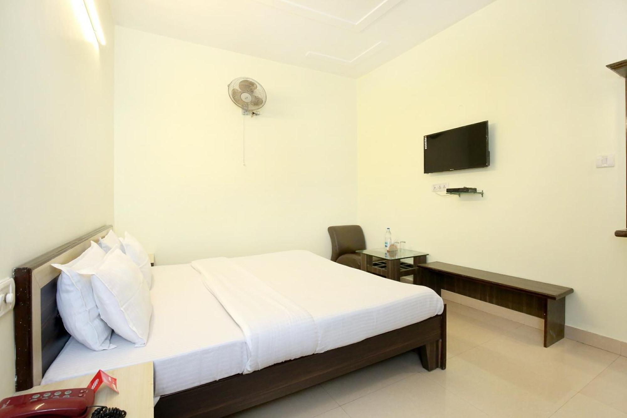Oyo 9243 Trumpets Hotel Amritsar Buitenkant foto
