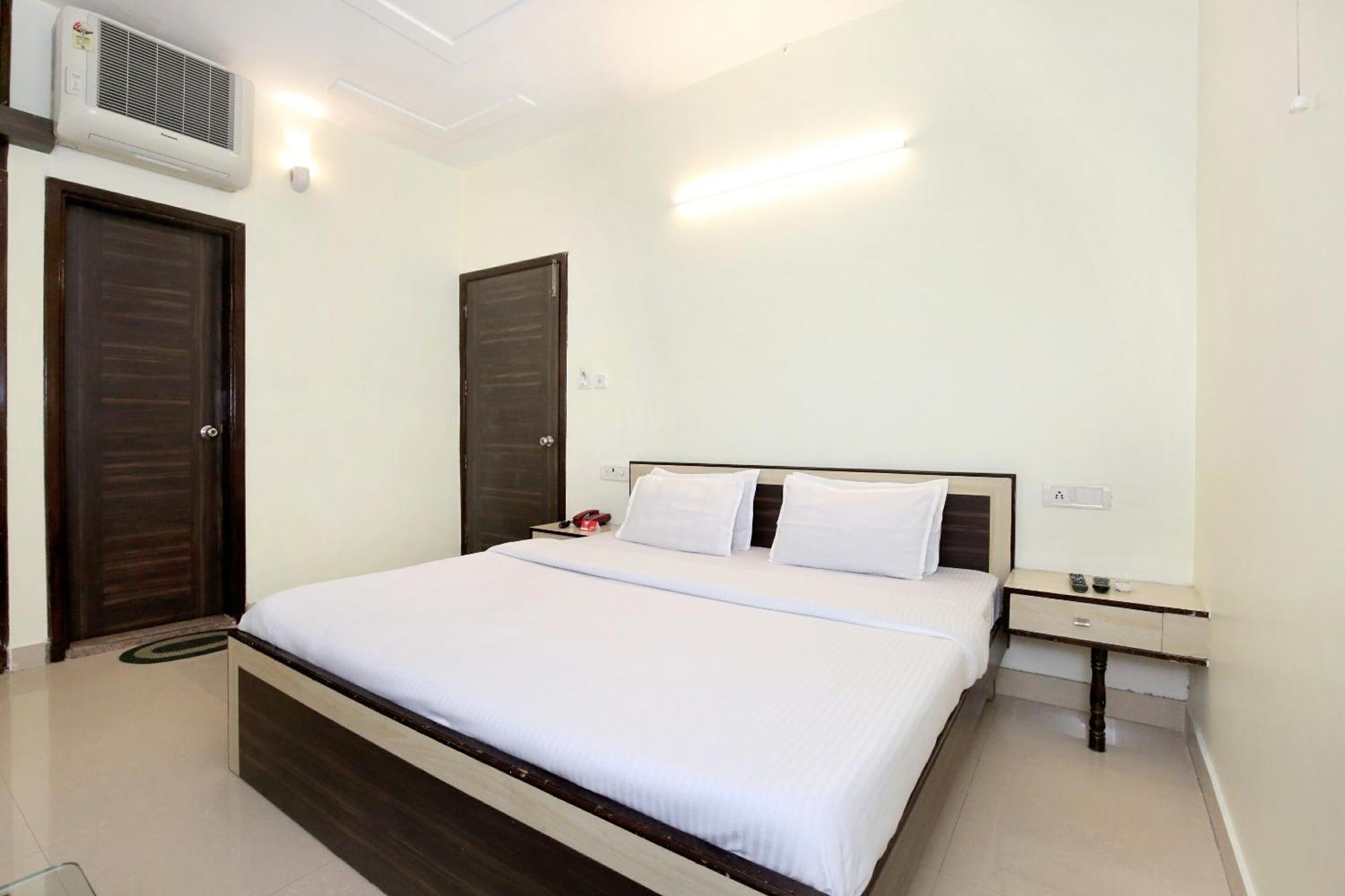 Oyo 9243 Trumpets Hotel Amritsar Buitenkant foto